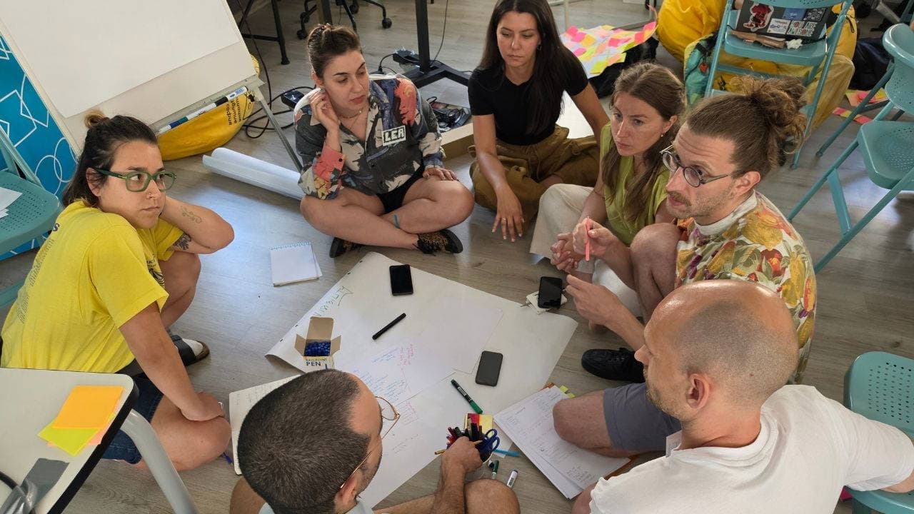 Bağımsız Sanat: Yalnız Değil, Ama Zorluklarla Mücadele Ediyor
