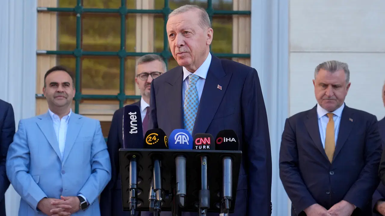 Erdoğan Addresses Journalists After Bayram Prayer, Highlights Palestinian Struggles