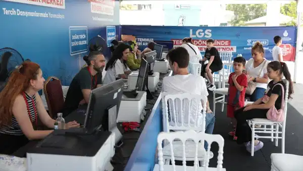 İBB, LGS Tercih Sürecinde Ücretsiz Danışmanlık Hizmeti Sunuyor