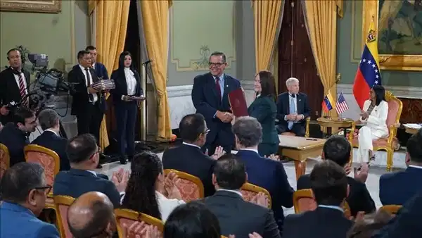 Venezuela'da Petrol Sektöründe Dönüşüm: Chevron ve Eni ile Büyük Anlaşmalar