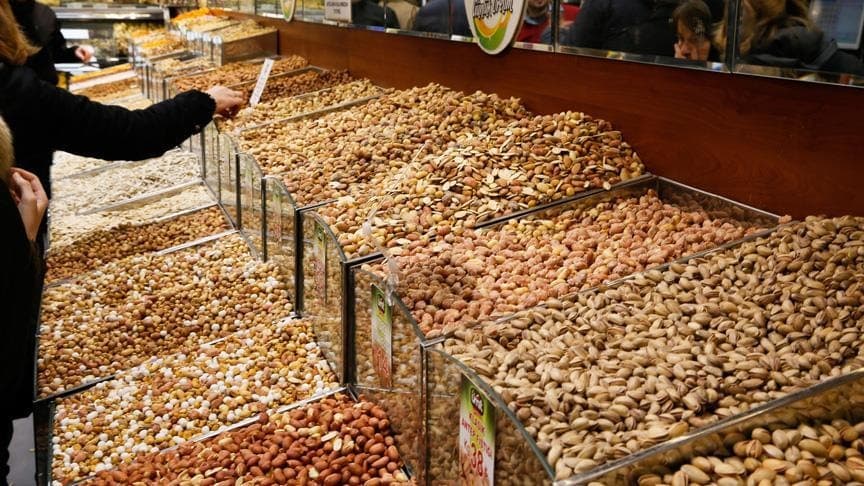 Daily Nut Consumption Revitalizes Heart Health