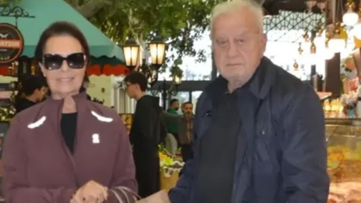 Hülya Koçyiğit and Selim Soydan Enjoy a Day at the Market