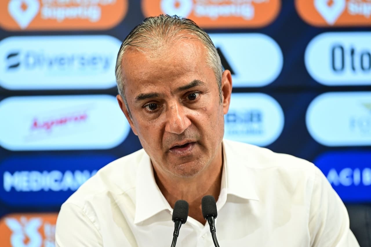 Fenerbahçe'de İki Oyuncu ile Yollar Ayrılıyor!