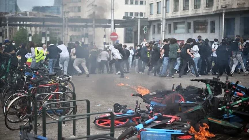 Gatherings of More than Three People Banned in European City