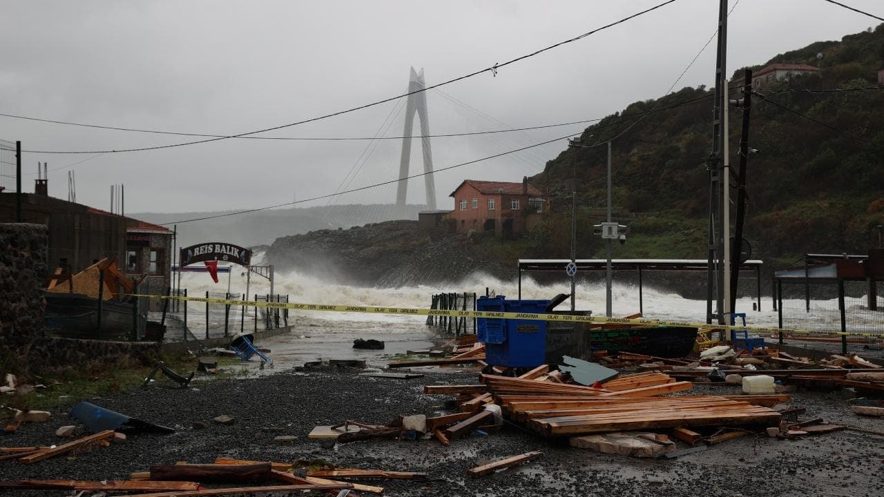 Storm Warning Issued for Istanbul: AKOM Provides Dates and Alerts Residents