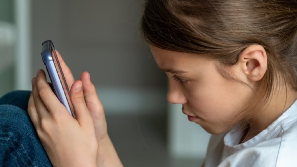 New Regulations for Minors on Social Media to Take Effect on November 1