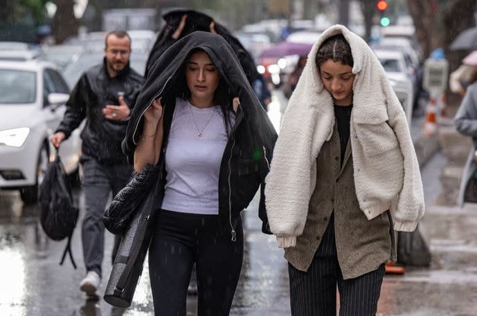 Storm Clouds Gather Over Istanbul: Warnings Issued by Authorities