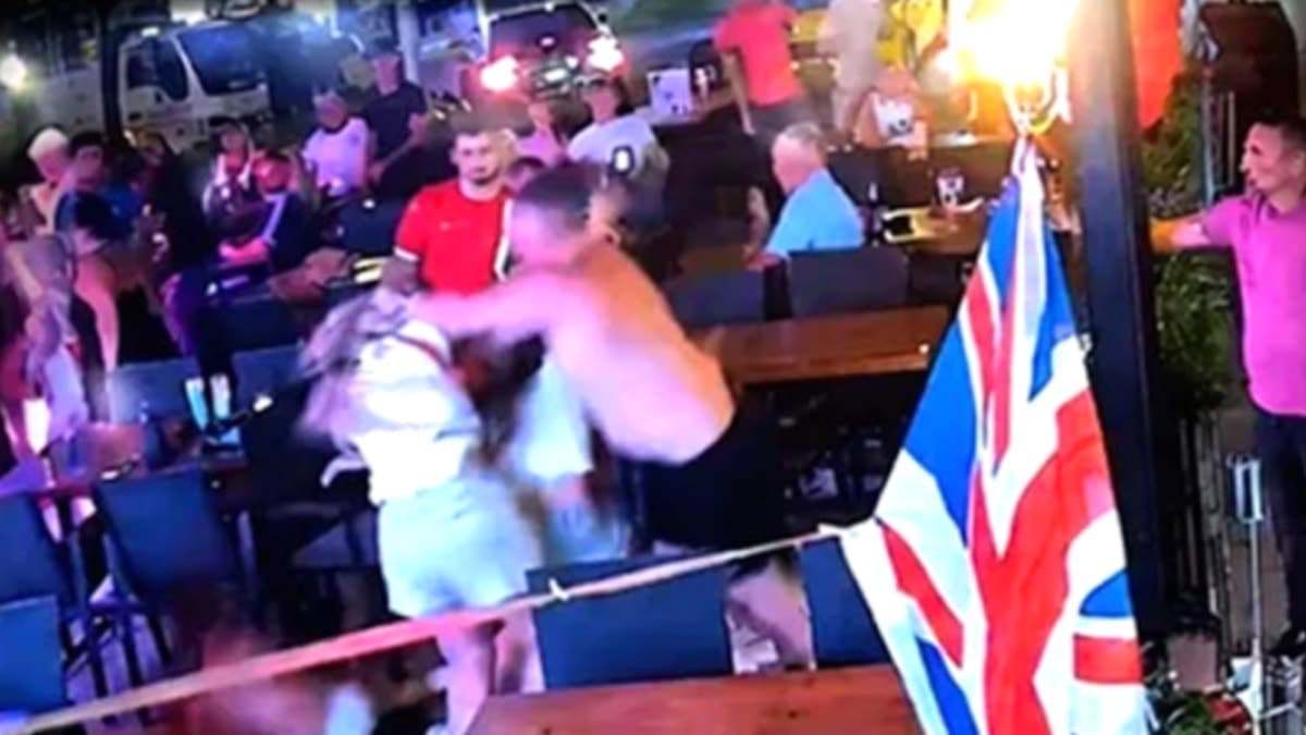 Drunken British Tourist Causes Commotion in Marmaris