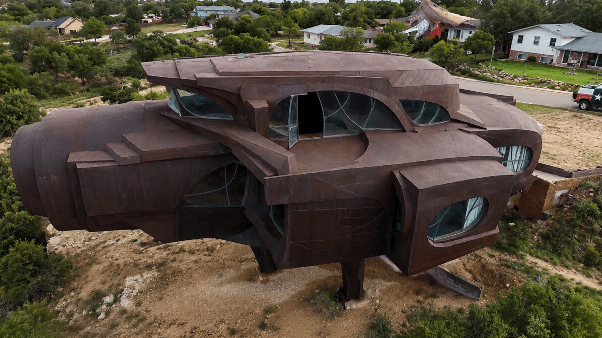 Innovative 110-Ton Steel House Unveiled