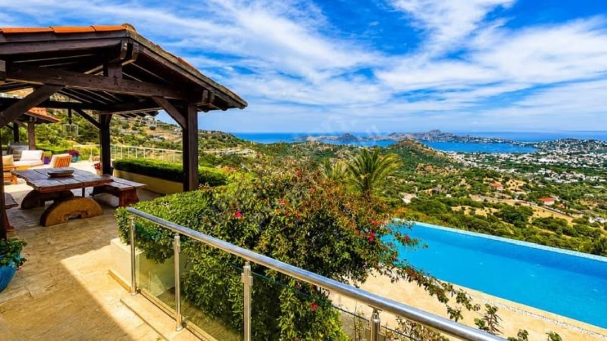 Luxury Mansion in Bodrum Causes Stir on Social Media