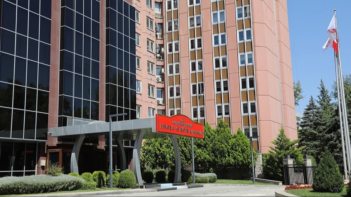 Kamu Görevlileri Yurt Dışında Lüks Seyahatlere Devam Ediyor