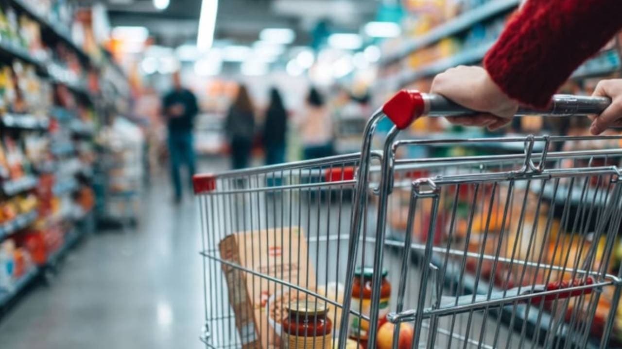 Experts Advise Stockpiling Essentials: Prices Expected to Soar Before Winter