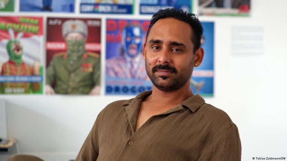 Hungarian Romani Artist Embraces Cultural Identity Through Art
